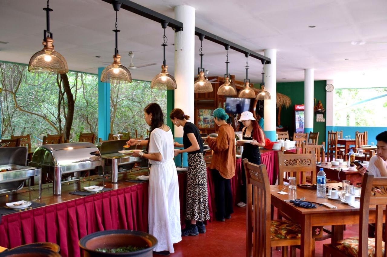 Hungry Lion Resort Sigiriya Bagian luar foto