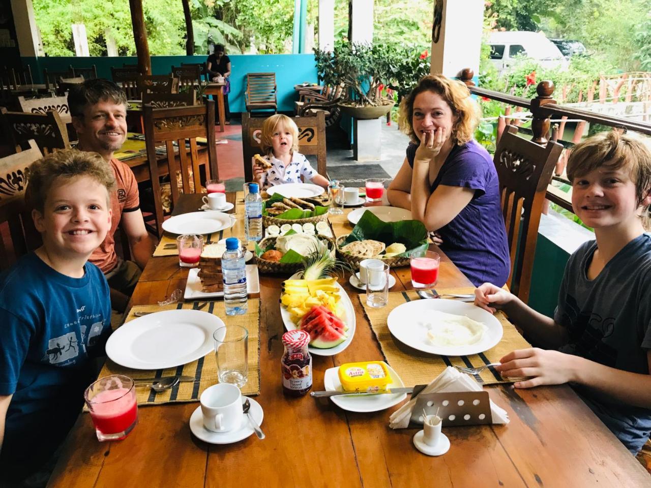 Hungry Lion Resort Sigiriya Bagian luar foto
